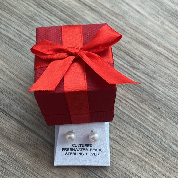 CULTURED FRESHWATER PEARL EARRINGS NWT - Picture 3 of 4